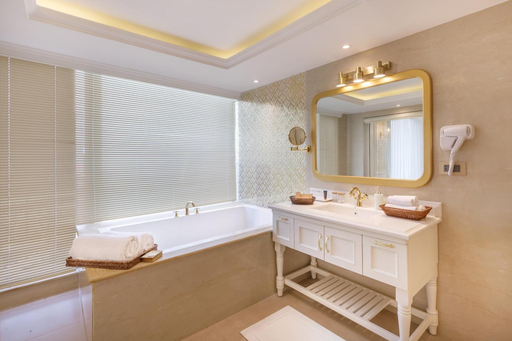 Le Glamour Resort & Wellness Spa بوكْرا المظهر الخارجي الصورة